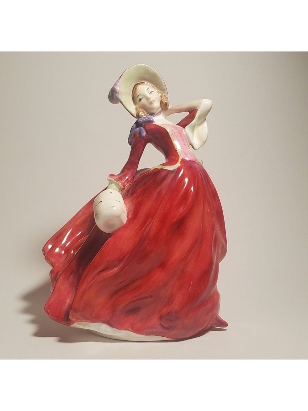 ROYAL DOULTON Vintage Porcelain Figurine "Autumn Breezes" Model HN1934 EUC
